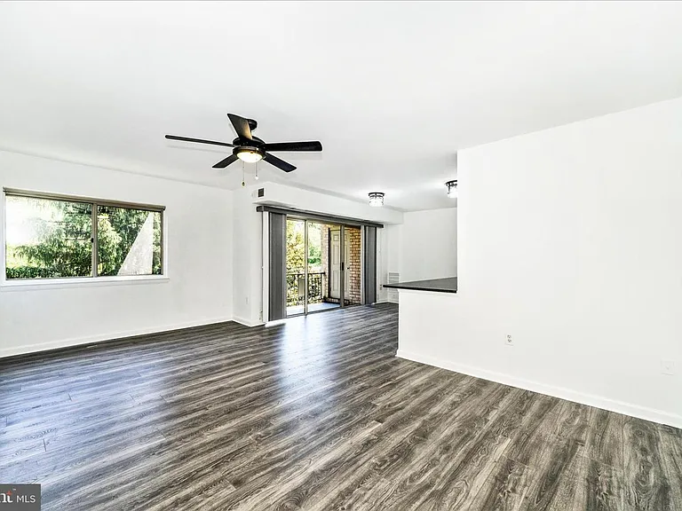 12202 Braxfield Ct #16/228 — Photo 3