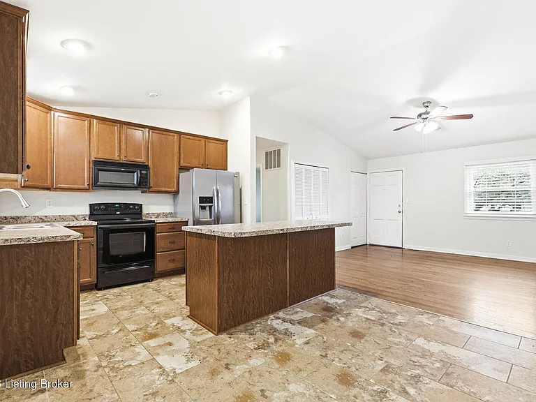 2403 Silverbrook Ave — Photo 9