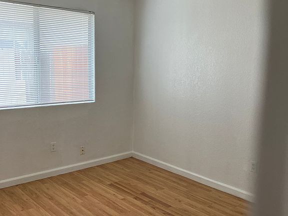 5th image of 926 W 13th St