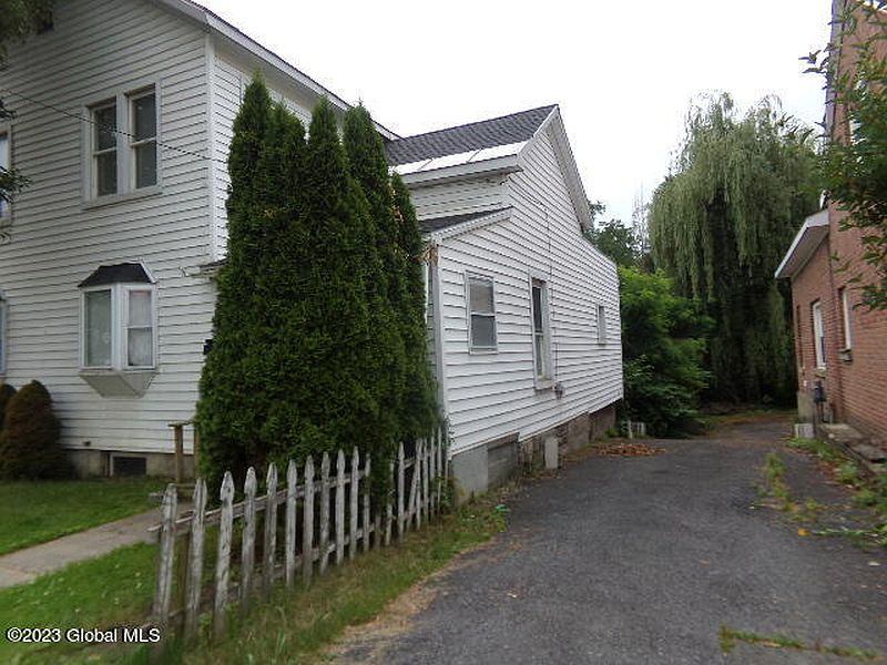 2nd image of 221-223 Saratoga Avenue