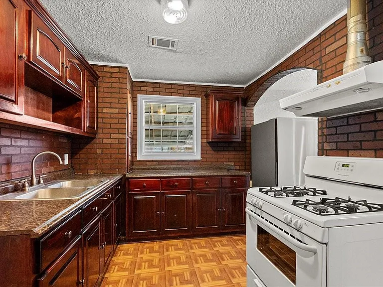 14029 McNair St — Photo 10
