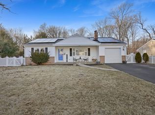 27 Grassland Rd, Milford, CT 06461