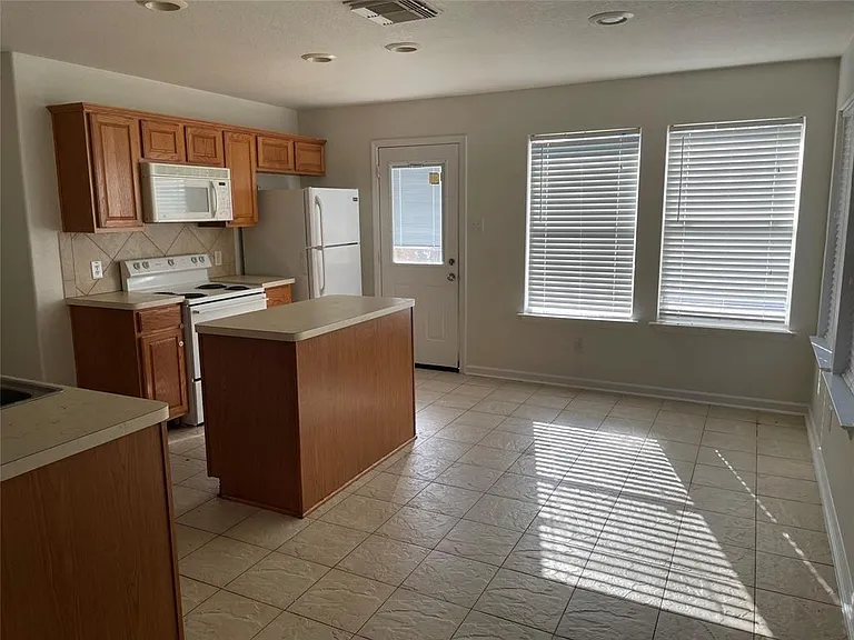 3314 Falcon Trail Dr — Photo 6