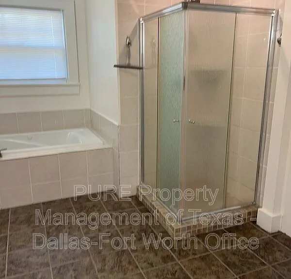 501 E Monroe St — Photo 8