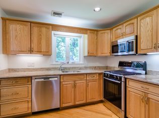 10 Town House Dr, Newtonville, MA 02460
