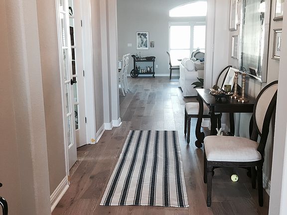 5th image of 407 Highland Village Dr