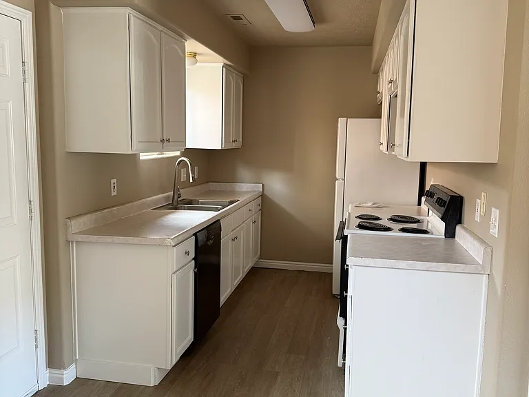 N 2720 E — Photo 6