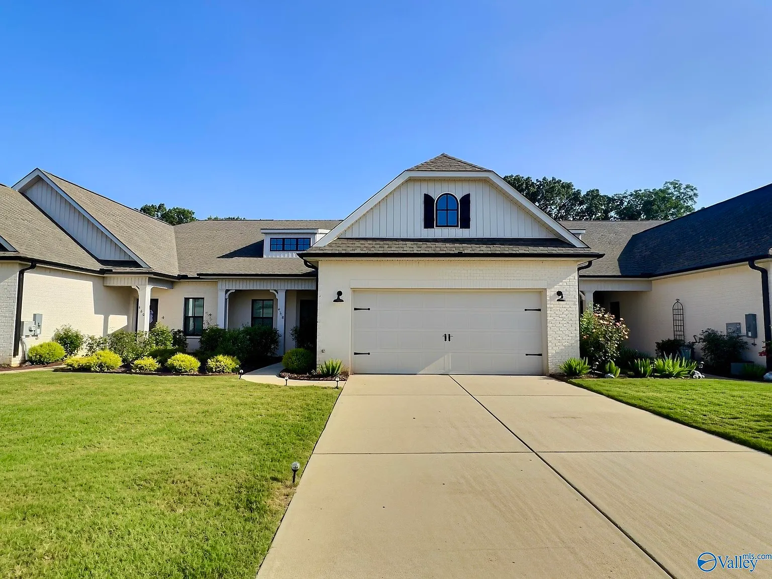 3 bed, 2.0 bath, 1876 sqft, $2,000 — Photo 2
