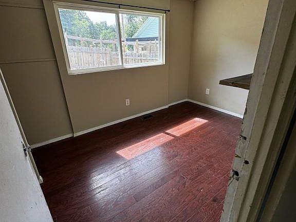 5th image of 111 Jellico Ln