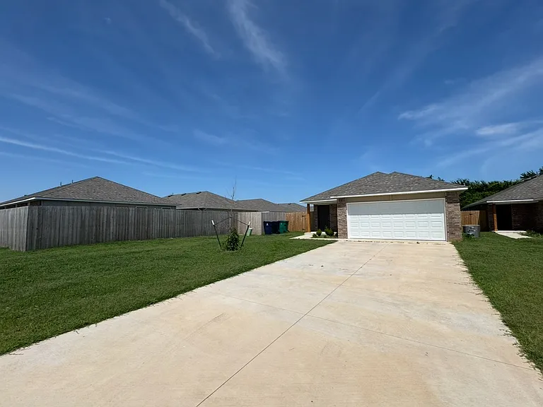 1312 Willowood Cir — Photo 1