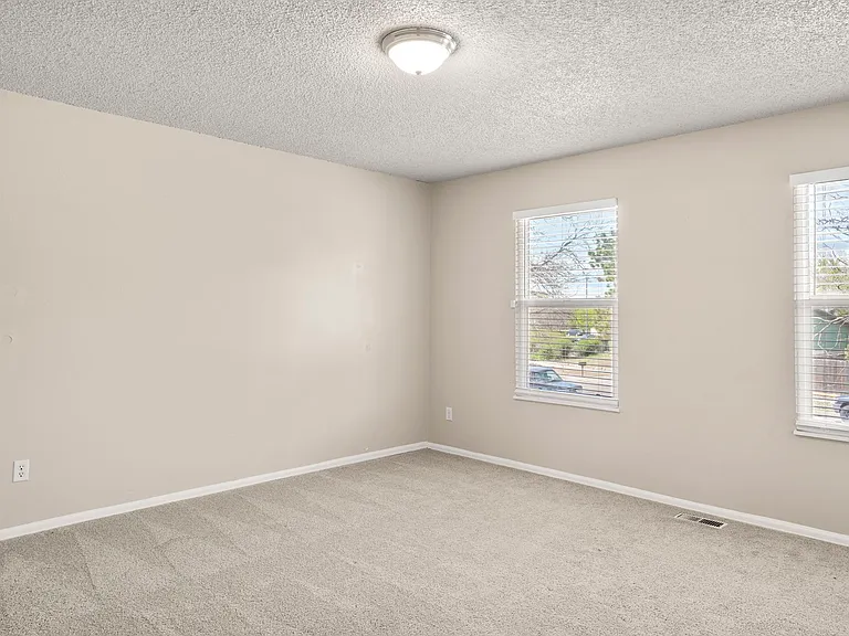 2915 Monica Dr W — Photo 15