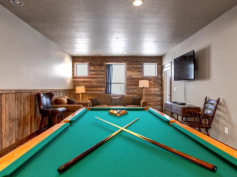 1052 W Abigail Dr — Photo 4