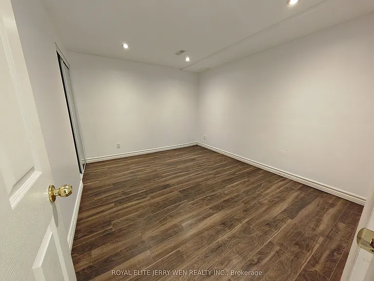 57 Garland Cres #BASEMENT — Photo 9