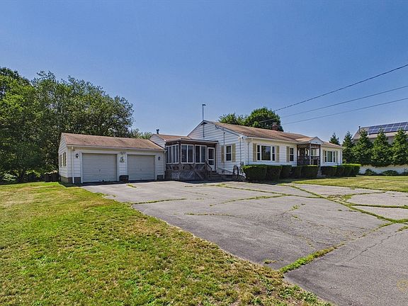 3rd image of 3979 Acushnet Ave