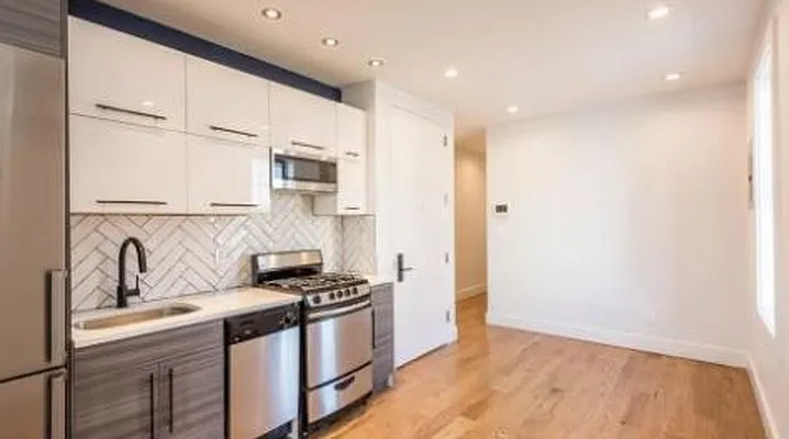 Rented by Lev Mavashev, LREB | media 9