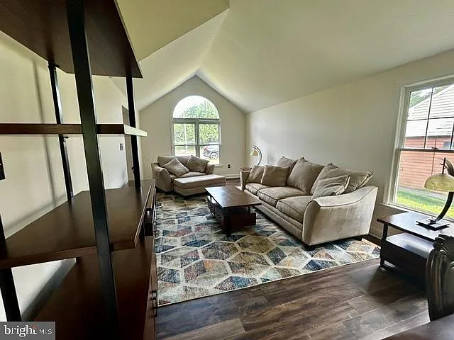 4574 White Oak Ln — Photo 2