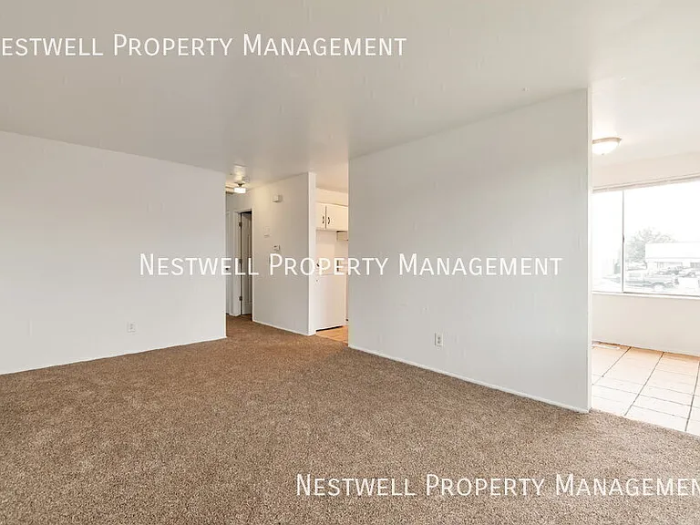 1881 W Lake Park Dr #4 — Photo 2