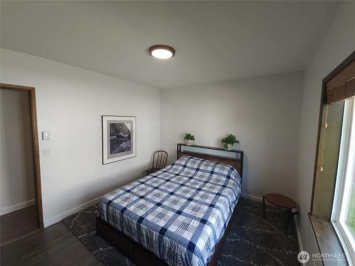 116 W 4th St — Photo 10