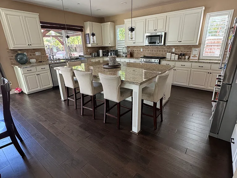 5675 Saratoga Cir — Photo 3