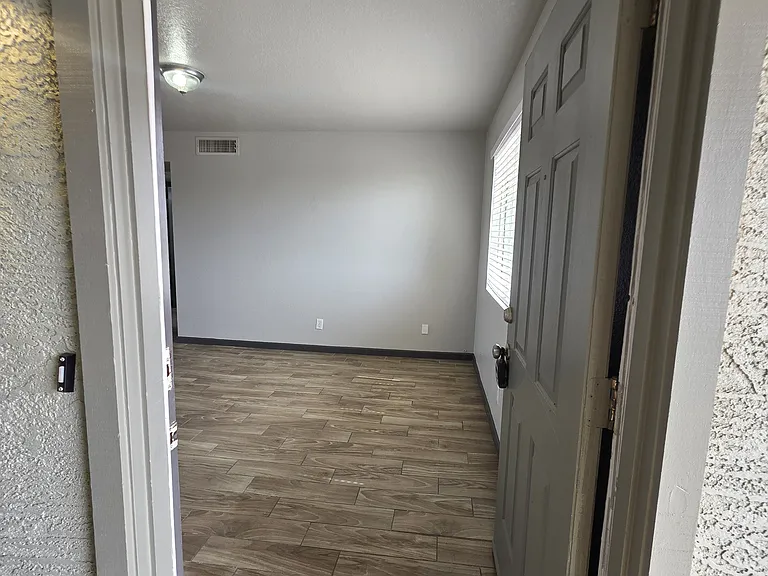 1462 E 28th Ave #4 — Photo 3