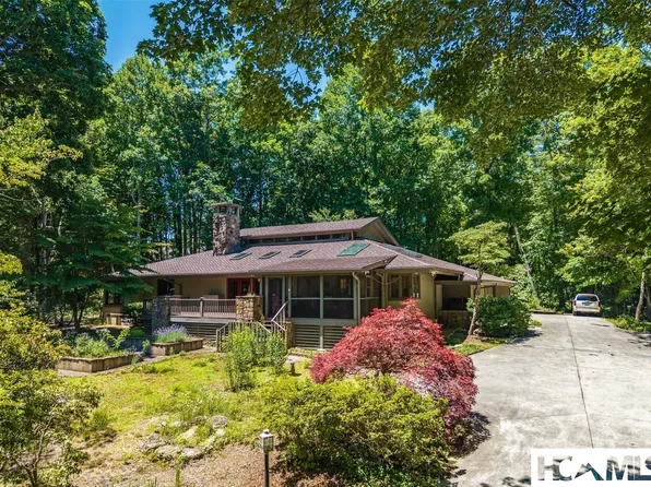 343 Round Hill Road, Sapphire, NC 28774