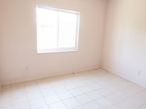5th image of 1423 NE 177th St