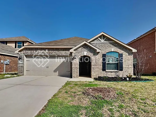 135 Magnolia Dr, Sanger, TX 76266