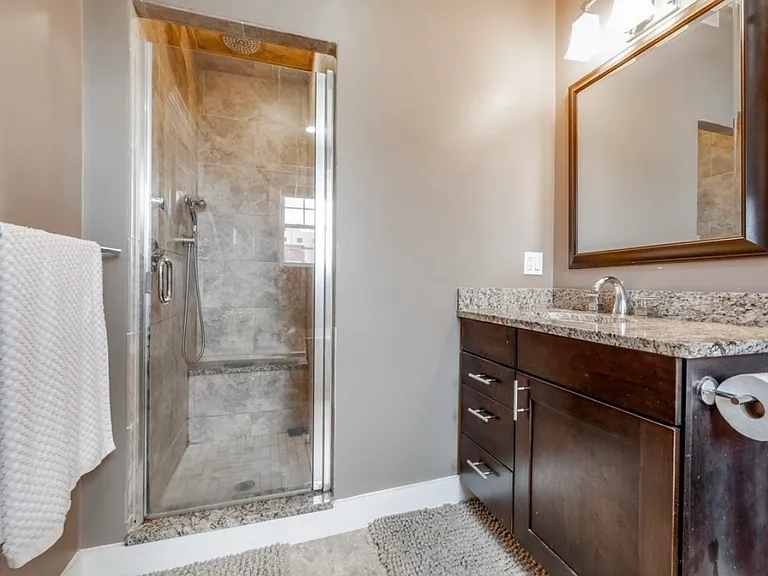 621 E 3rd St #3 — Photo 11