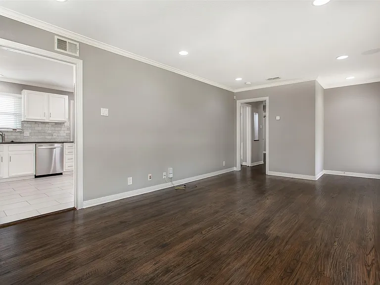 570 Bondstone Dr — Photo 5