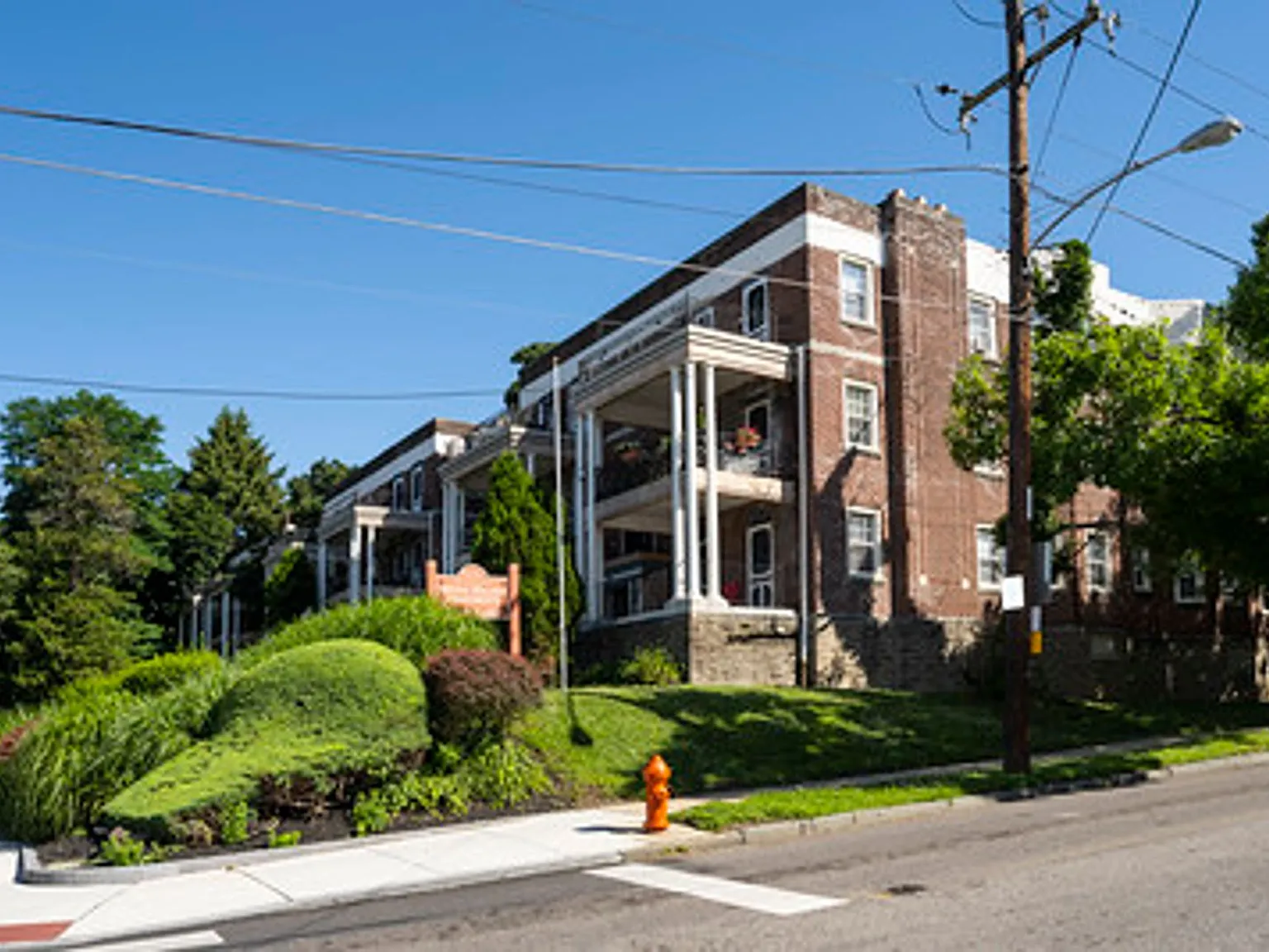 Wayne Walnut Apartments — Photo 2