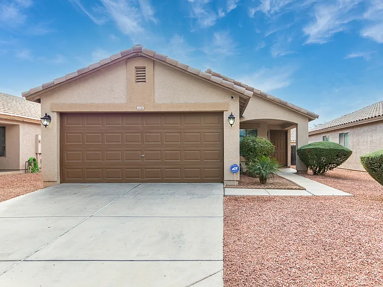6521 W Pomo St — Photo 1