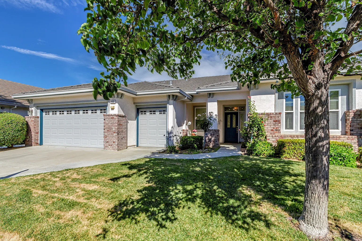 1466 Bismarck Ln photo 1