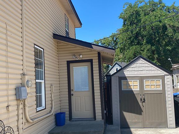 2nd image of 639 N Rose St
