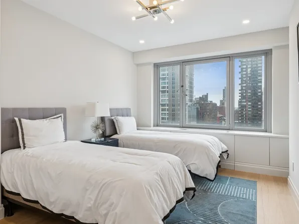 200 East 62nd Street image 4 of 11