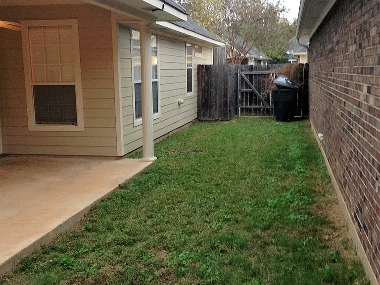 113 Baltic Dr — Photo 40
