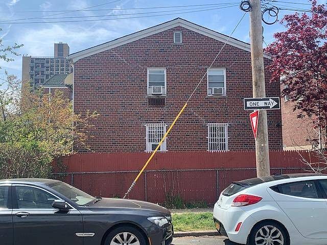 2nd image of 925 Neill Ave