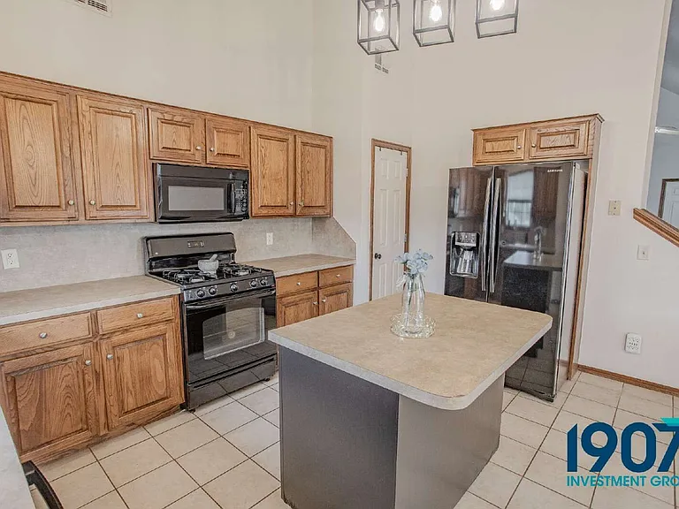 2508 Tyler Ln — Photo 10