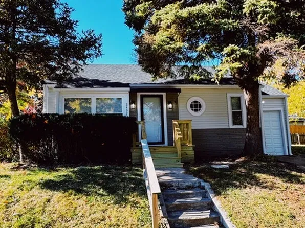 2432 W Ridgeland Ave, Waukegan, IL 60085