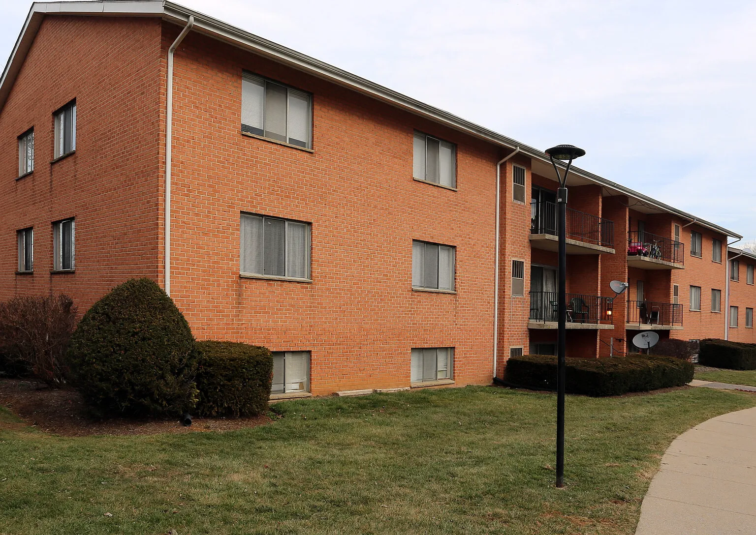 Edgewood Hill Apartments — Photo 4