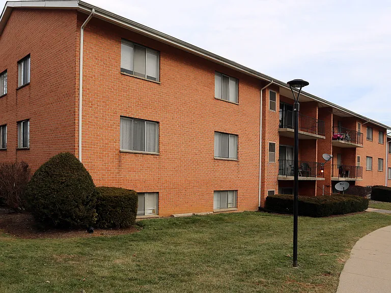 Edgewood Hill Apartments — Photo 1