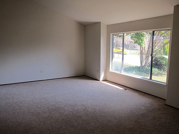 2nd image of 3356 Plymouth Pl