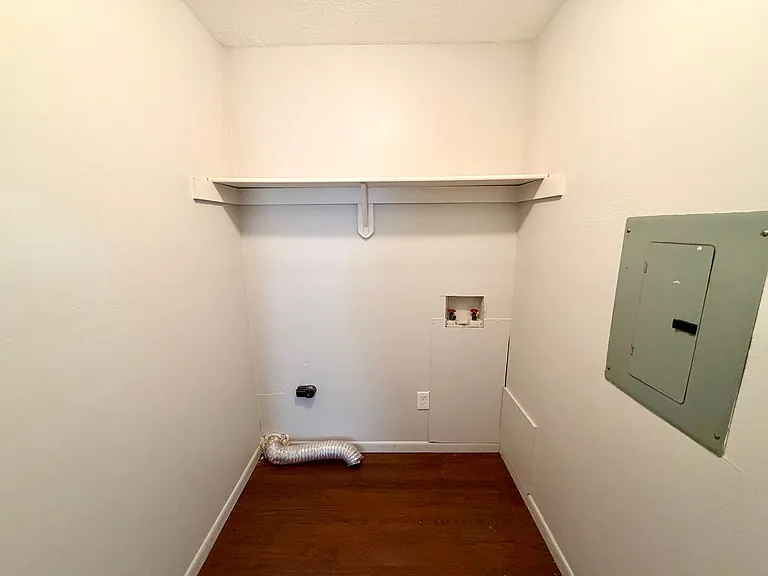 3447 Pewitt Dr — Photo 11