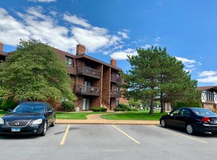 2027 Porte De Leau Ct #304, Highland, IN 46322