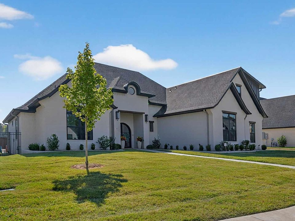 1st image of 1572 Maple Cir