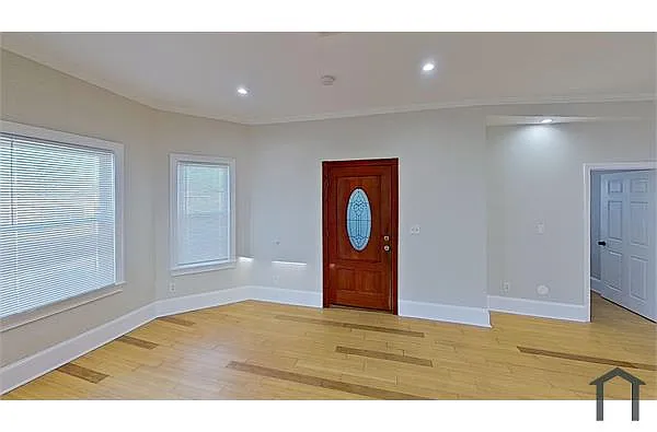 Building Photo - 9 Landor Rd #3