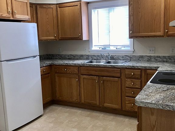 3rd image of 138 King Philip Rd