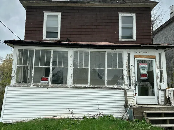 23 Flagg St, Cadyville, NY 12918