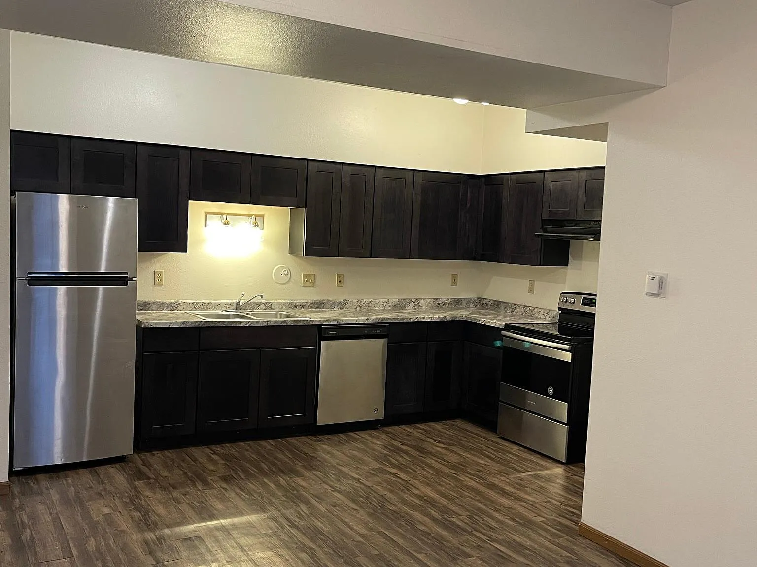 3 bed, $2,373 — Photo 4