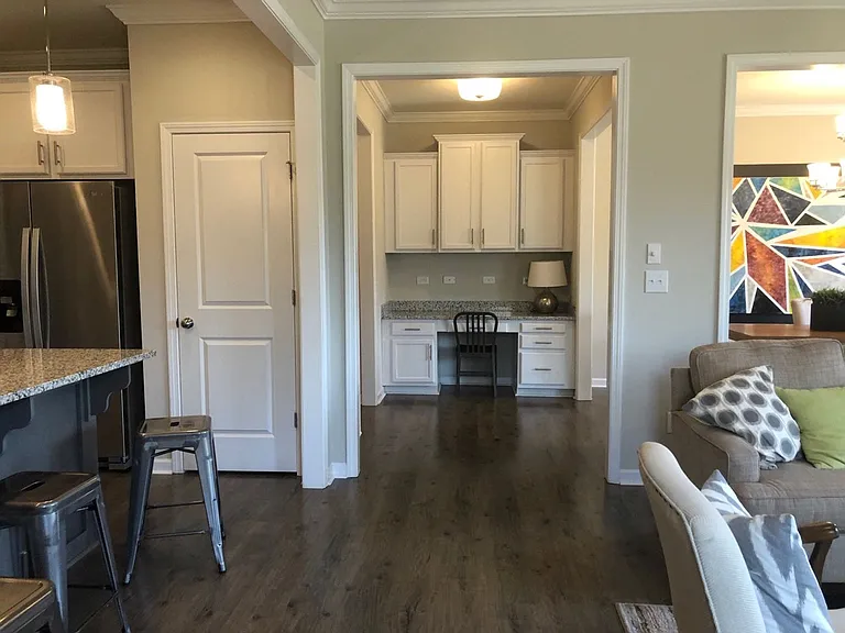 453 Tayberry Ln — Photo 8