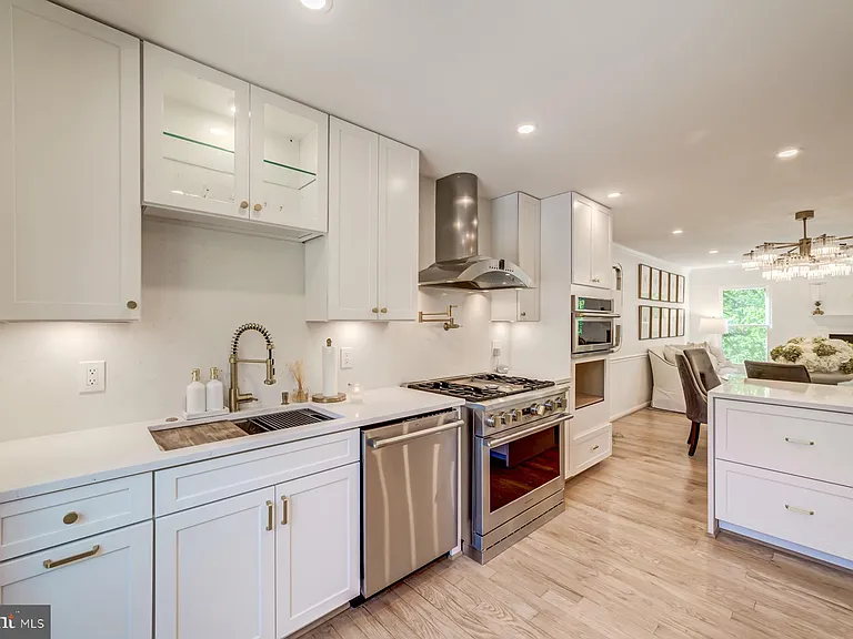 8 Carriage House Cir — Photo 33